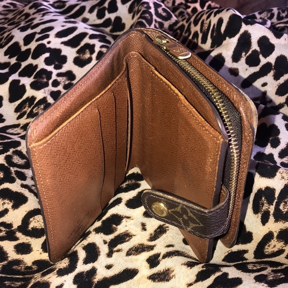 CERTIFIED AUTHENTIC LV Compact Wallet - Picture 3 of 8